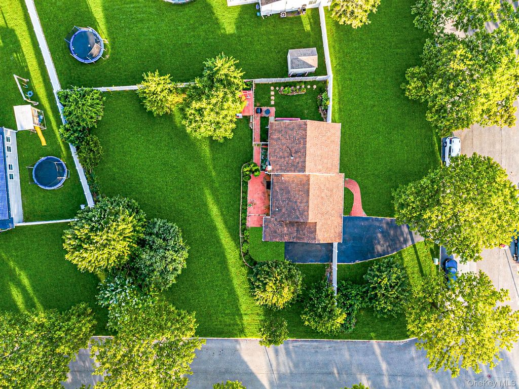 87 Sequoia Drive, Coram, NY 11727 — photo 4