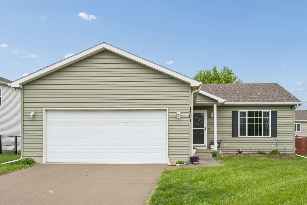 1201 Michael Street SE, Bondurant, IA 50035