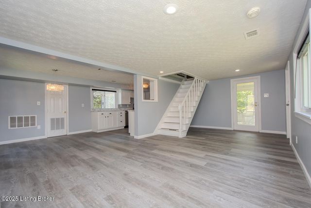 901 Riverside Dr, Louisville, KY 40207