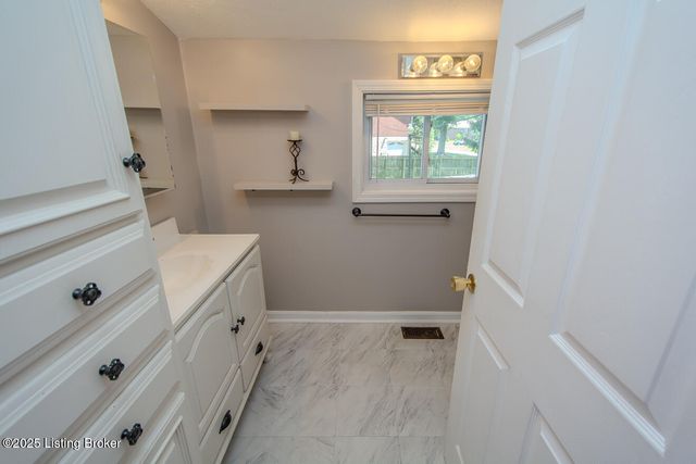 901 Riverside Dr, Louisville, KY 40207