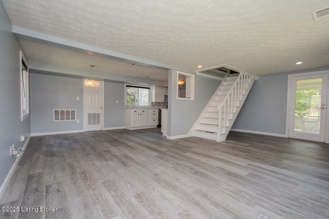 901 Riverside Dr, Louisville, KY 40207