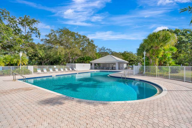 4904 Lake Catherine Drive, Palm Beach Gardens, FL 33403