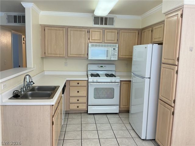 5710 East Tropicana Avenue 1007, Las Vegas, NV 89122