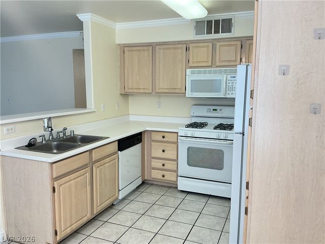 5710 East Tropicana Avenue 1007, Las Vegas, NV 89122