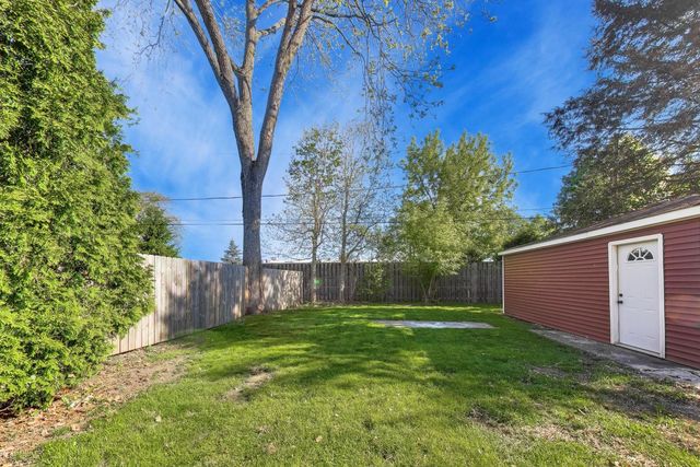 836 E Rockland Road, Libertyville, IL 60048