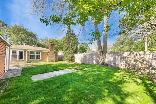 836 E Rockland Road, Libertyville, IL 60048
