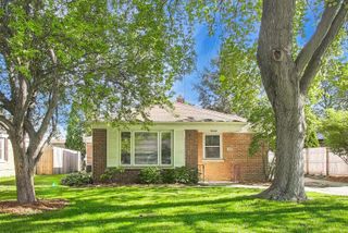 836 E Rockland Road, Libertyville, IL 60048