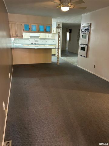 306 E POPLAR Street, Taylorville, IL 62568