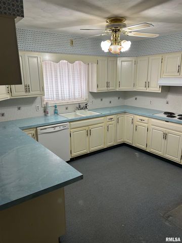 306 E POPLAR Street, Taylorville, IL 62568