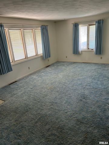 306 E POPLAR Street, Taylorville, IL 62568