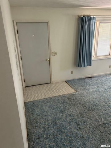 306 E POPLAR Street, Taylorville, IL 62568