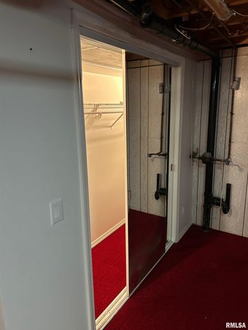 306 E POPLAR Street, Taylorville, IL 62568