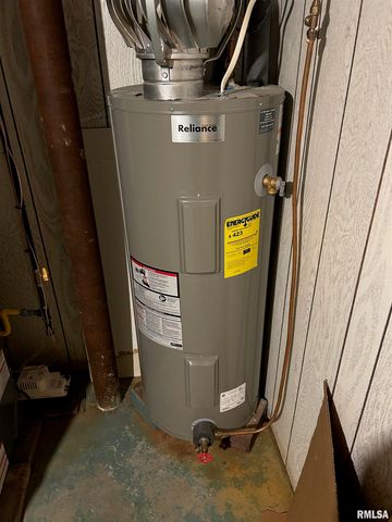 306 E POPLAR Street, Taylorville, IL 62568