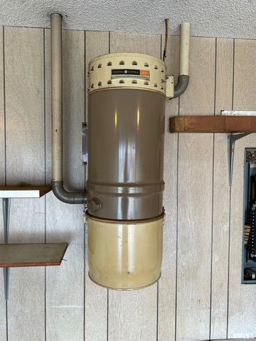 306 E POPLAR Street, Taylorville, IL 62568