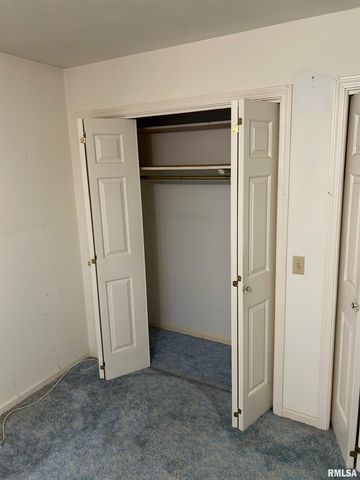 306 E POPLAR Street, Taylorville, IL 62568