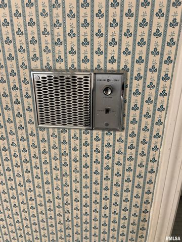 306 E POPLAR Street, Taylorville, IL 62568