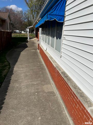 306 E POPLAR Street, Taylorville, IL 62568