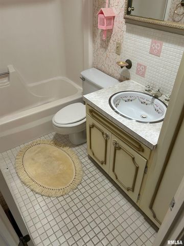 306 E POPLAR Street, Taylorville, IL 62568