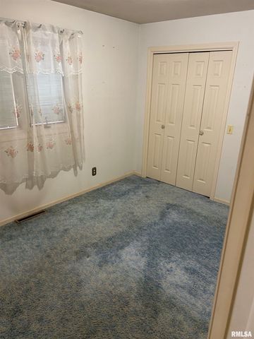 306 E POPLAR Street, Taylorville, IL 62568