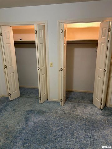 306 E POPLAR Street, Taylorville, IL 62568