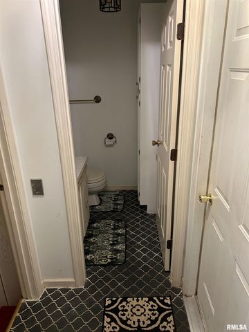 306 E POPLAR Street, Taylorville, IL 62568