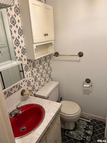 306 E POPLAR Street, Taylorville, IL 62568