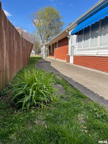 306 E POPLAR Street, Taylorville, IL 62568