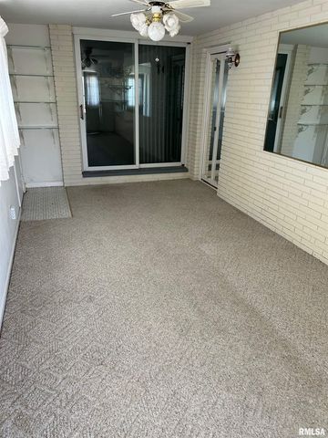 306 E POPLAR Street, Taylorville, IL 62568