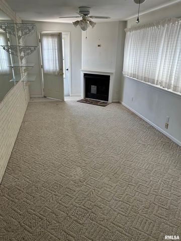 306 E POPLAR Street, Taylorville, IL 62568