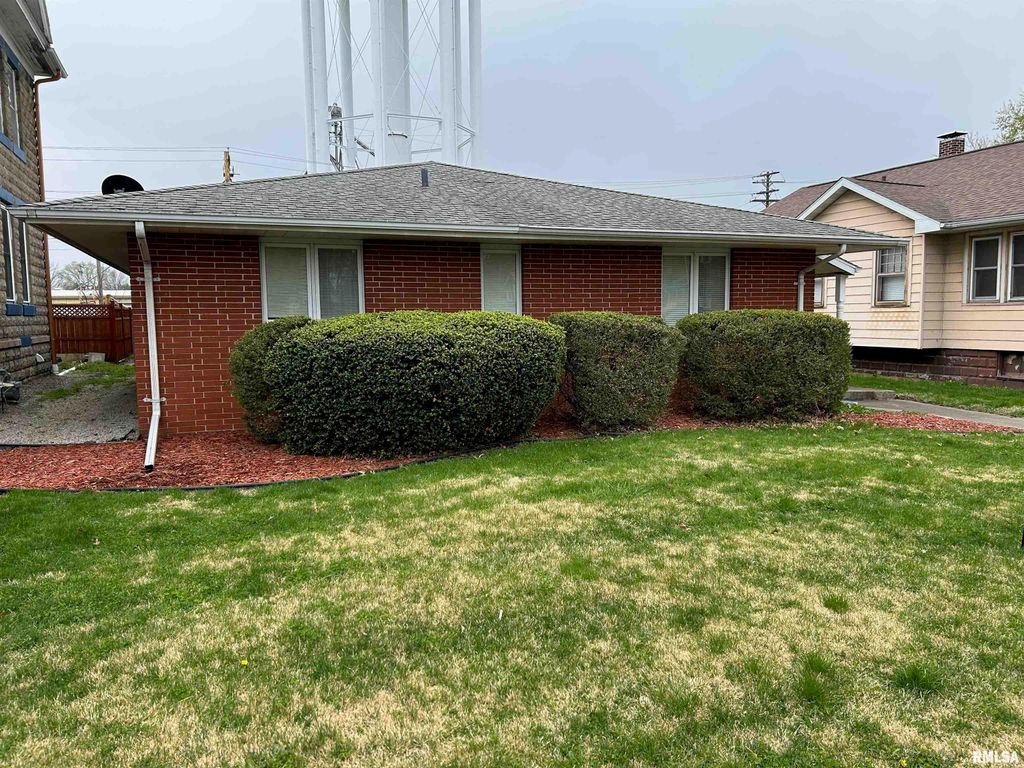 306 E POPLAR Street, Taylorville, IL 62568