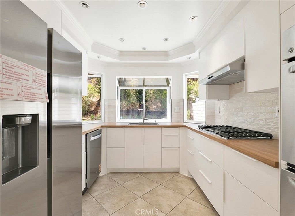 Image 11 of property listing at 19715 Eagle Ridge, Porter Ranch, CA 91326