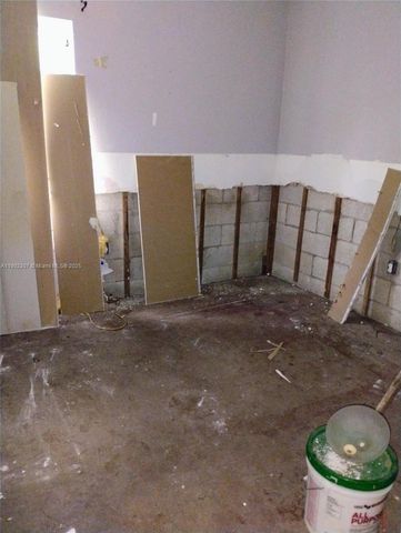 2324 NW 35th St, Miami, FL 33142