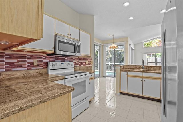 324 WOOD DOVE AVENUE, Tarpon Springs, FL 34689
