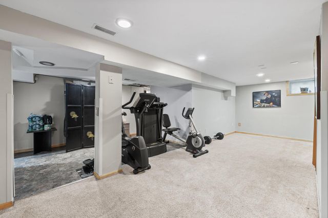 6701 Regent Avenue N, Brooklyn Center, MN 55429
