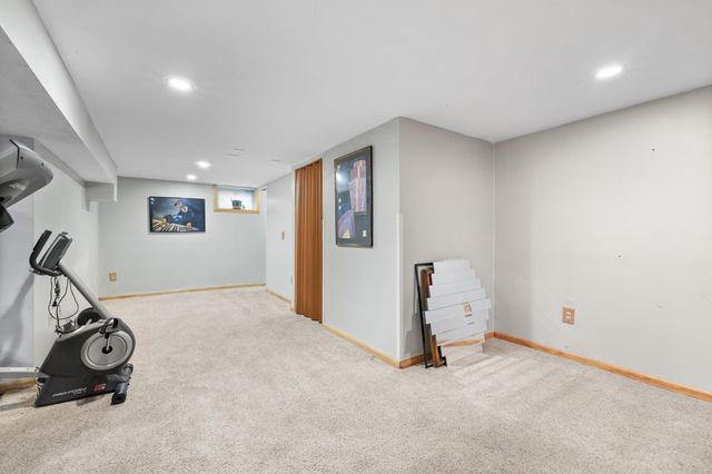 6701 Regent Avenue N, Brooklyn Center, MN 55429