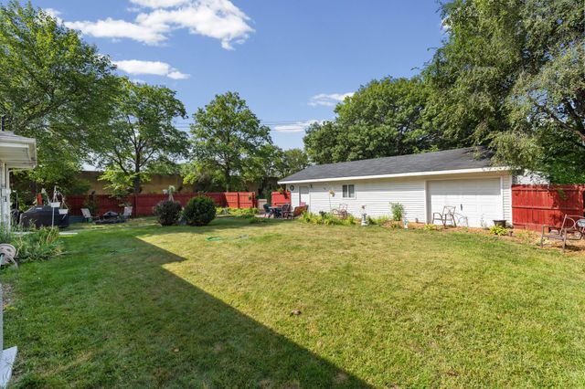 6701 Regent Avenue N, Brooklyn Center, MN 55429