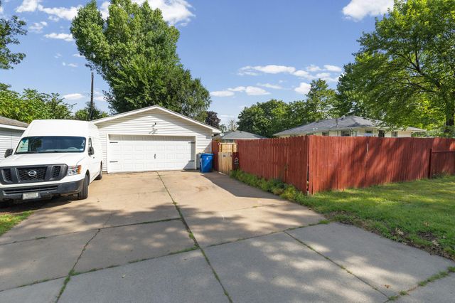 6701 Regent Avenue N, Brooklyn Center, MN 55429