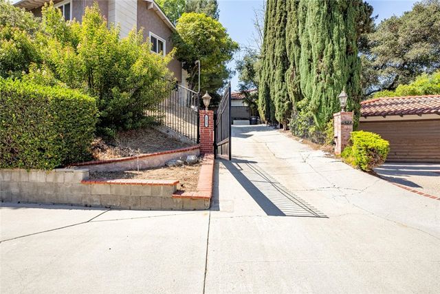 1523 Colina Drive, Glendale, CA 91208
