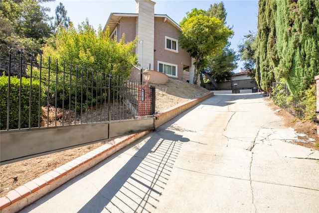 1523 Colina Drive, Glendale, CA 91208
