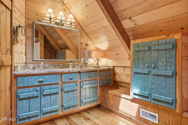 351 Ivy Wood Lane, Mountain City, TN 37683