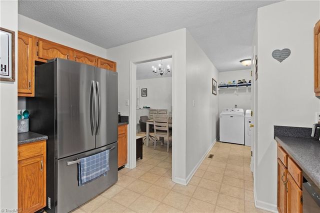 555 Brown Stone Court, Kernersville, NC 27284