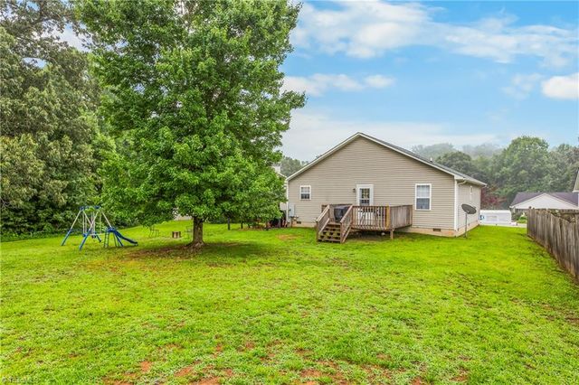 555 Brown Stone Court, Kernersville, NC 27284