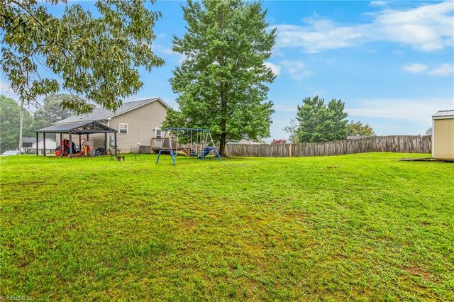 555 Brown Stone Court, Kernersville, NC 27284