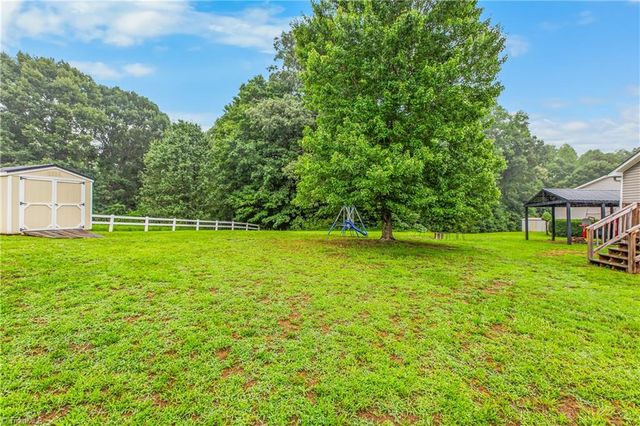 555 Brown Stone Court, Kernersville, NC 27284