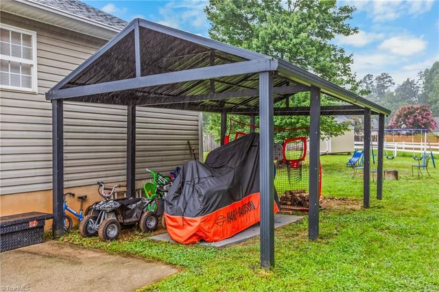 555 Brown Stone Court, Kernersville, NC 27284