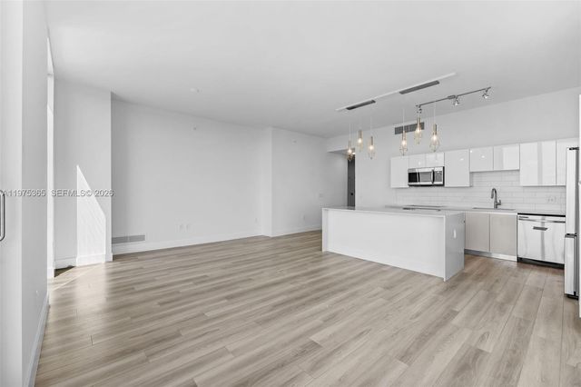 101 Diplomat Pkwy 2310, Hallandale Beach, FL 33009