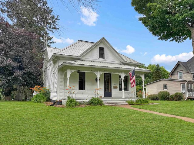 206 Vista Street, Traer, IA 50675