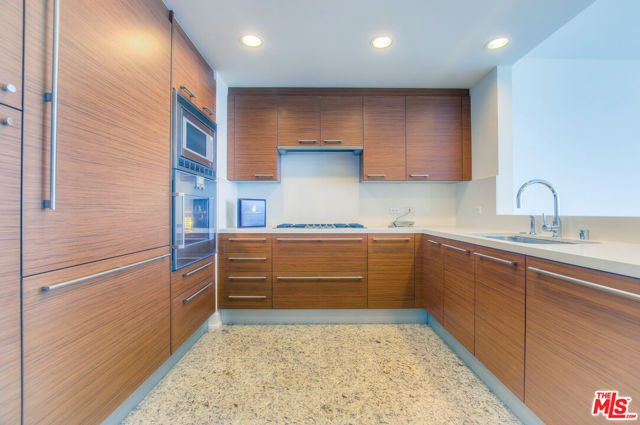 900 W OLYMPIC Boulevard 39G, Los Angeles, CA 90015