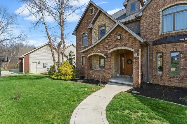 1610 Briarwood Lane, Mahomet, IL 61853