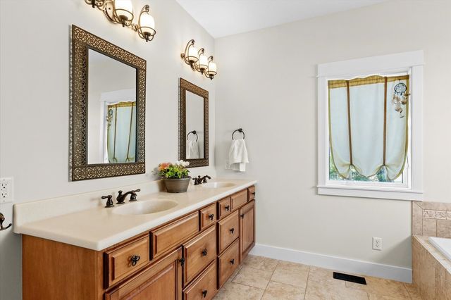 1610 Briarwood Lane, Mahomet, IL 61853